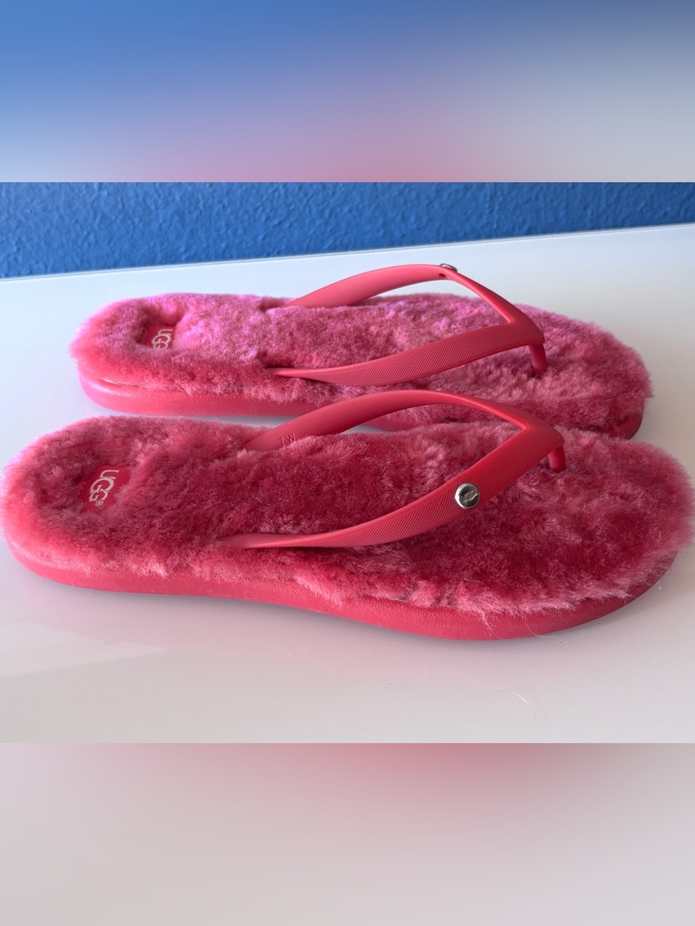 UGG Fluffie II Pink Sheepskin Fur Flip Flop Sandals Size 7